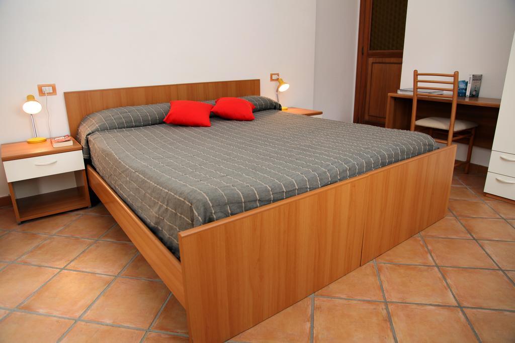 Aparthotel La Contessa Santa Teresa Gallura Pokoj fotografie